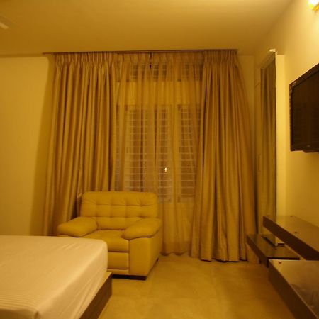 Roseline Suites Bangalore Eksteriør billede