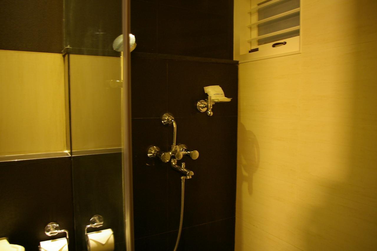 Roseline Suites Bangalore Eksteriør billede